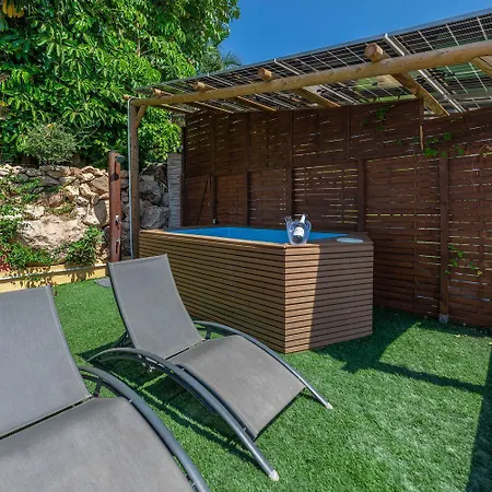 Sea View With Shared Terrace *